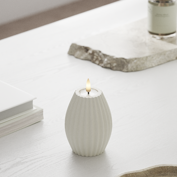 LED Kerze Gerillt D7,5 x 10 cm - Echtwachs - 3D Flamme - Nordicflame-de