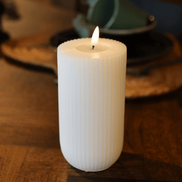 LED Kerze Gerillt D8 x 15 cm - Echtwachs - 3D Flamme - Nordicflame-de