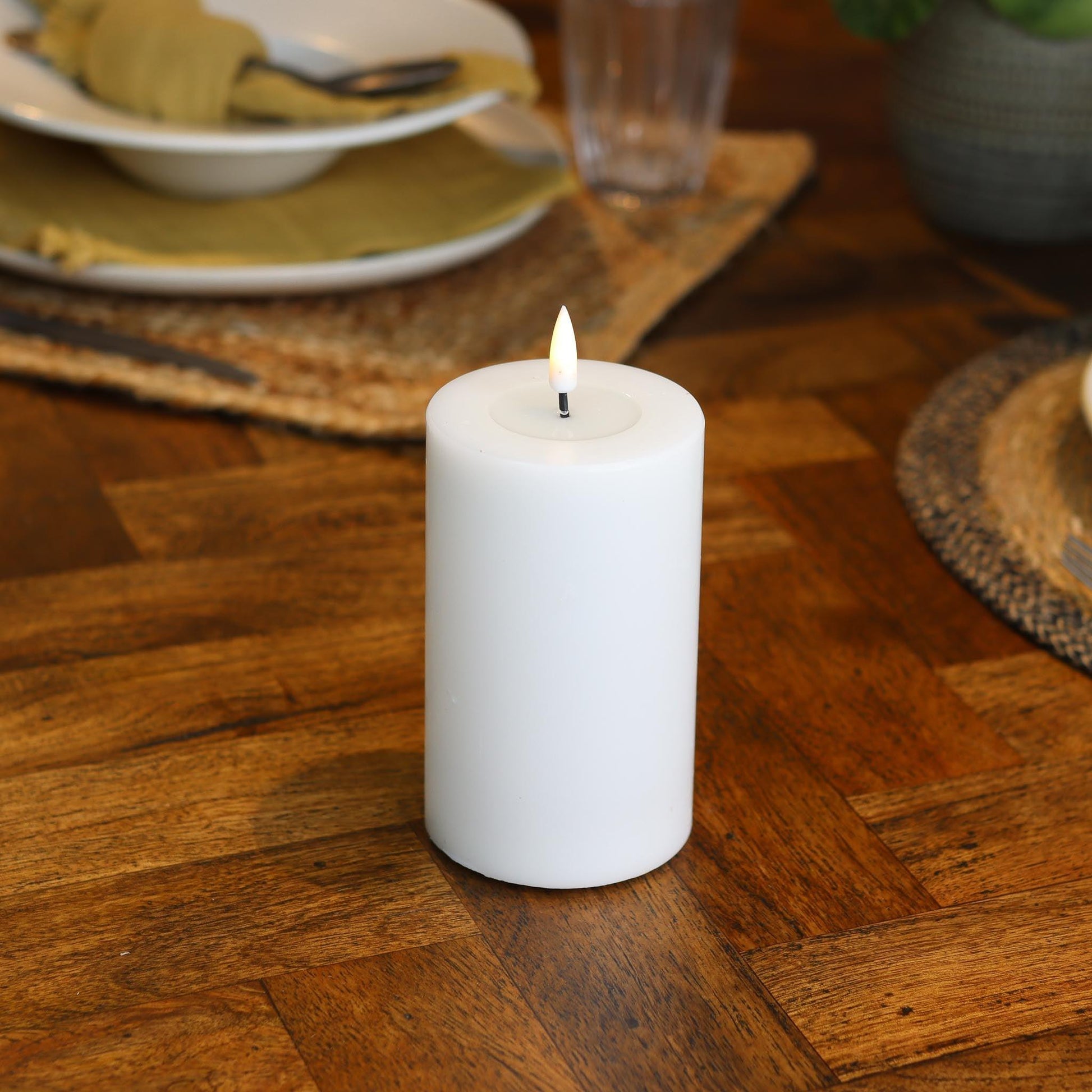 LED-Kerze D7,5 x 12,5 cm - Deluxe Echtwachs - Realistische 3D Flamme – Jetzt entdecken | Schnelle Lieferung & sichere Zahlung