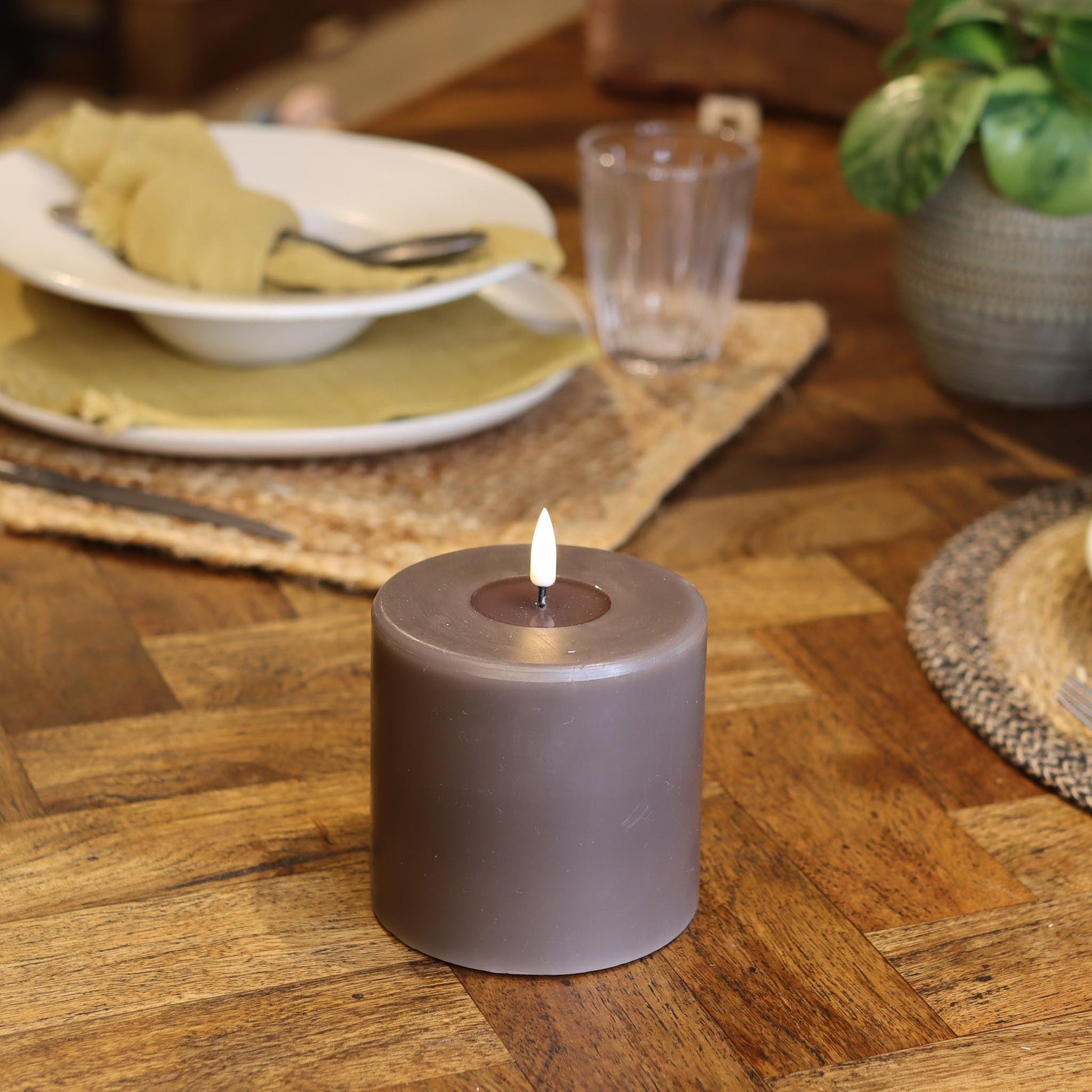 LED-Kerze D10 x 10 cm - Deluxe Echtwachs - Realistische 3D Flamme – Jetzt entdecken | Schnelle Lieferung & sichere Zahlung