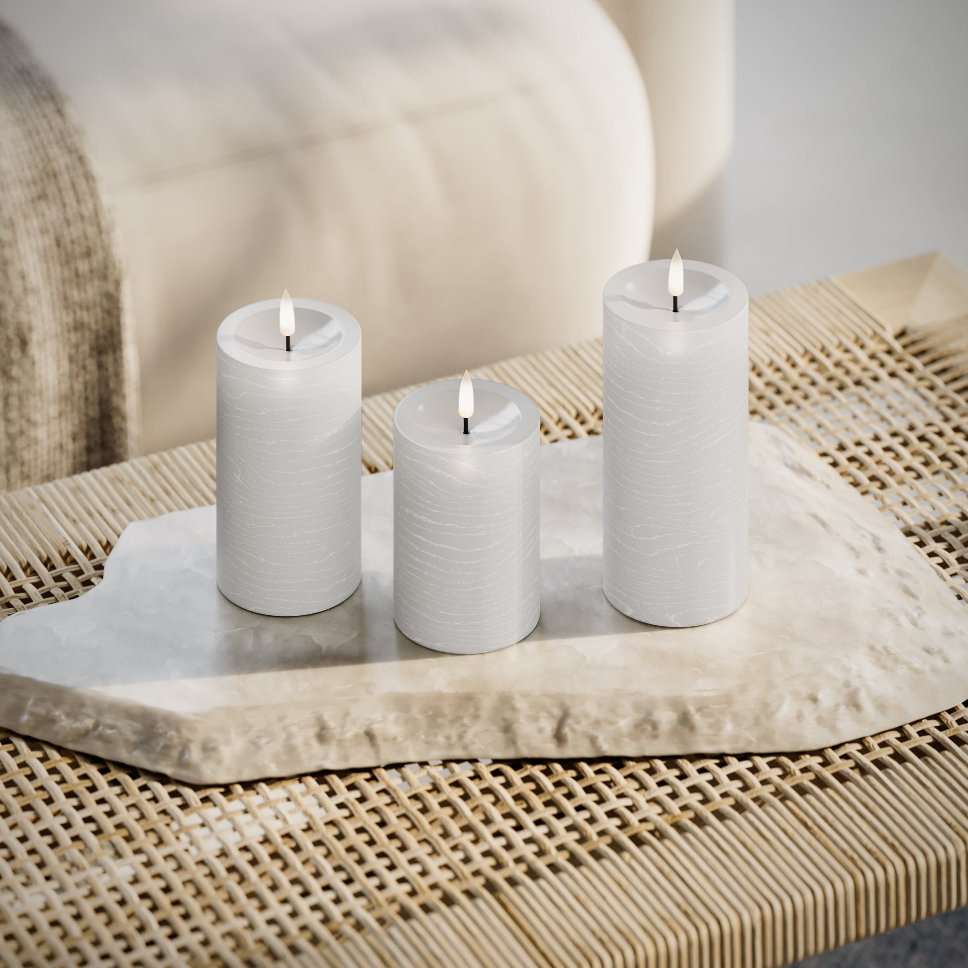 3er-Set LED Stumpenkerzen innen – Weiß mit Fernbedienung & realistischer 3D-Flamme - Nordicflame-de