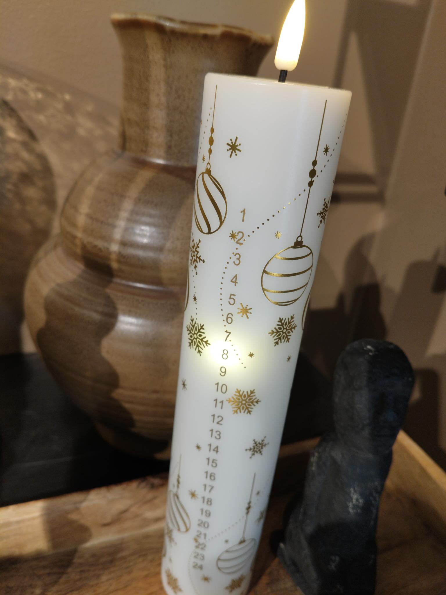 LED Kalenderkerze mit Fernbedienung und Batterien | weihnachtsmotiven - Deluxe Homeart - Nordicflame-de