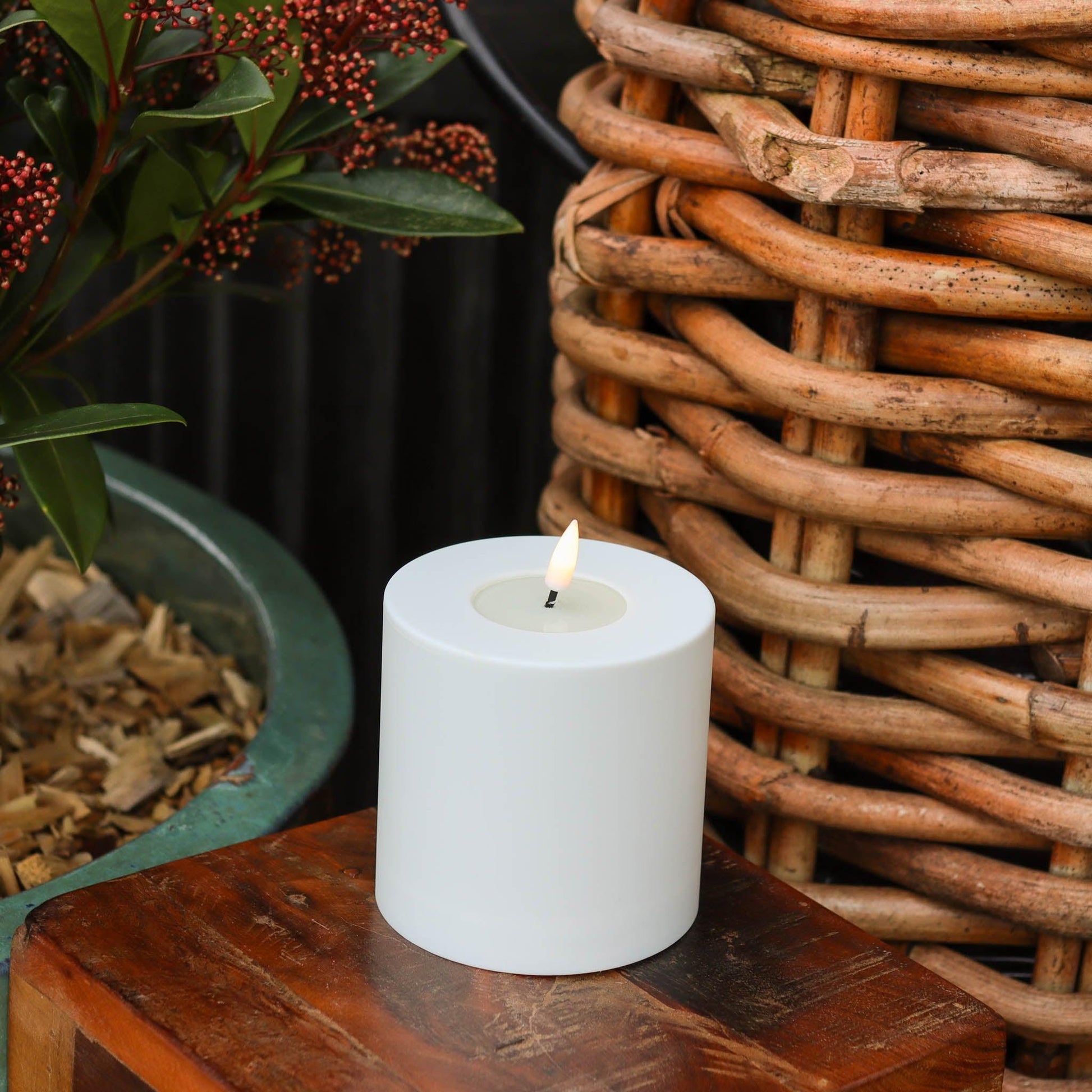 Outdoor LED-Kerze D10 x 10 cm - Deluxe 3D Flamme flackernd - Nordicflame-de