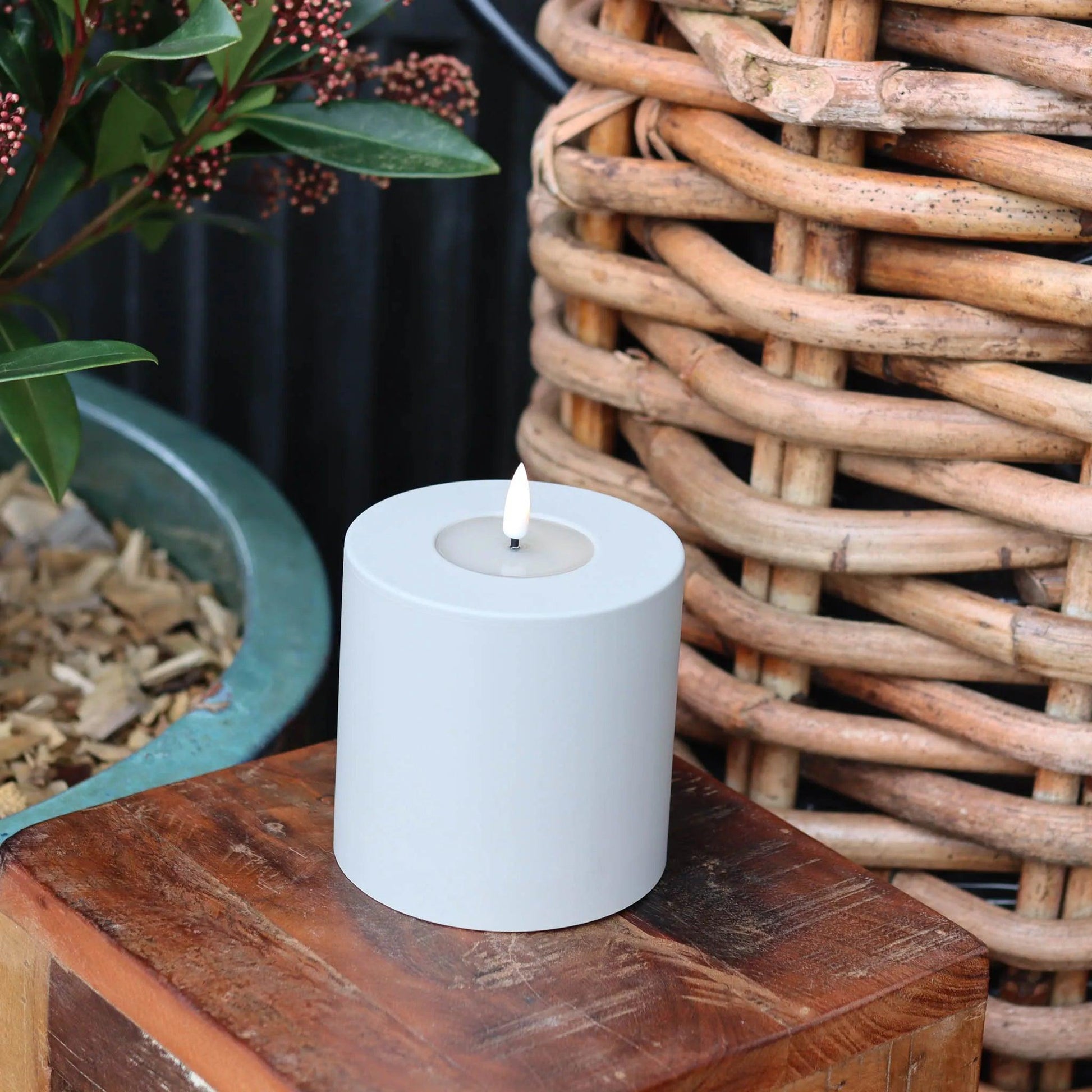Outdoor LED-Kerze D10 x 10 cm - Deluxe 3D Flamme flackernd - Nordicflame-de